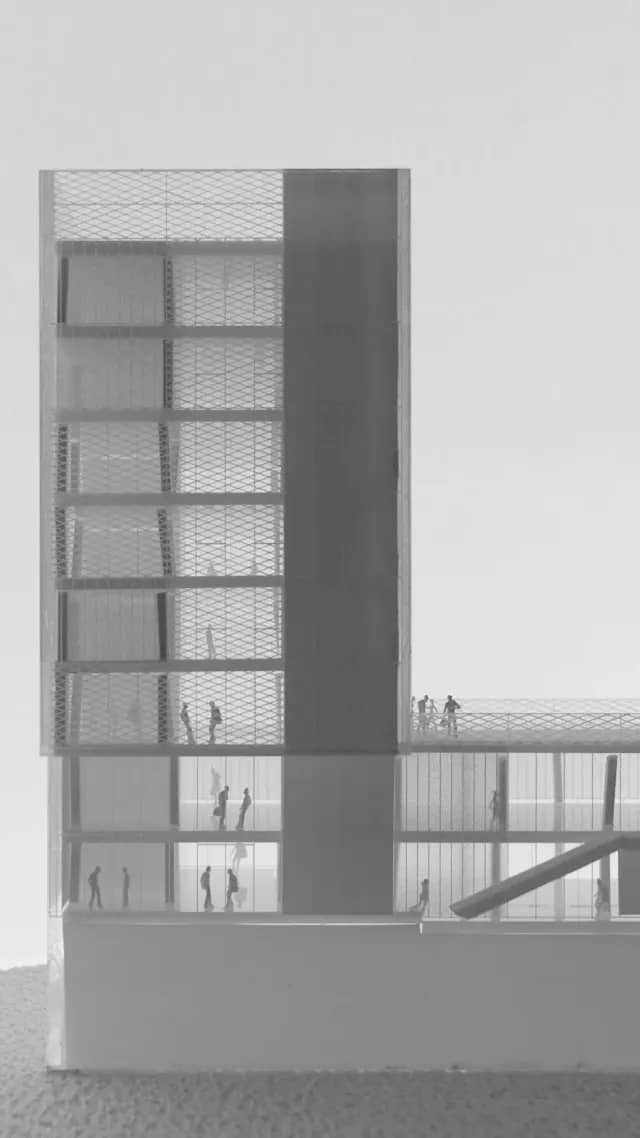 Maquette en plexiglass de la tour