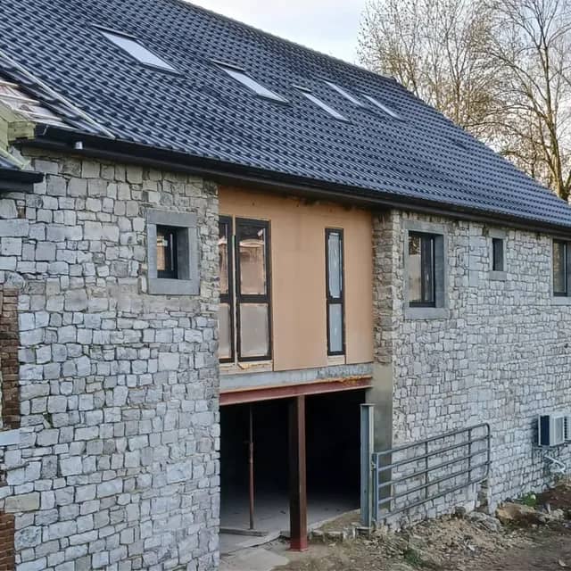 Façade arrière, la structure est réalisée